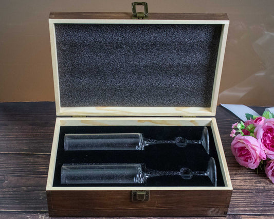 Flutes placed in box laying down
